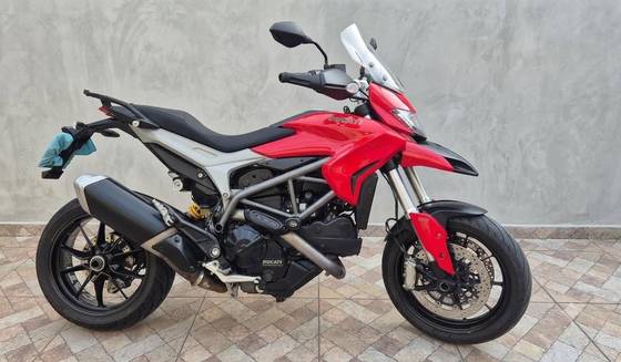 DUCATI HYPERSTRADA 821 